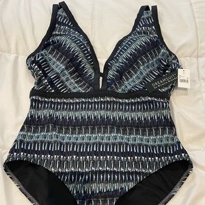 Dreamsuit by Miracle Brands Slimming Control Cut-out One Piece swimsuit size 14